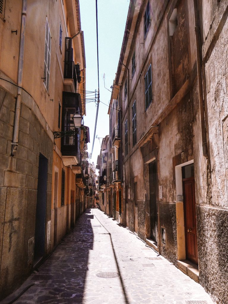 Narrow, medieval streets of Palma, Mallorca